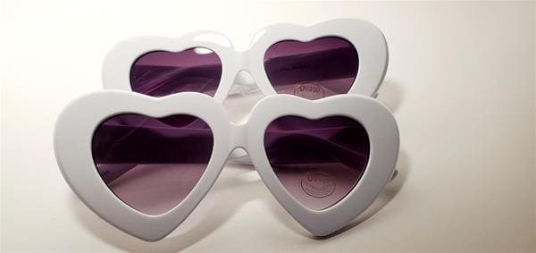 White heart shaped frame sunnies